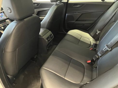 Used 2018 Jaguar XE Premium AWD/4WD image 19
