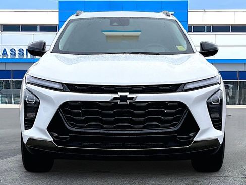 Used 2025 Chevrolet Trax ACTIV FWD image 2