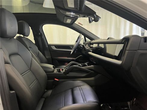 Certified 2025 Porsche Cayenne image 15