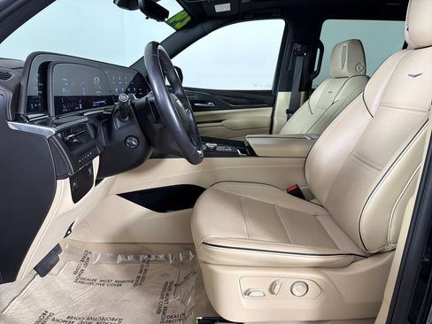 Used 2024 Cadillac Escalade Premium Luxury AWD/4WD image 20