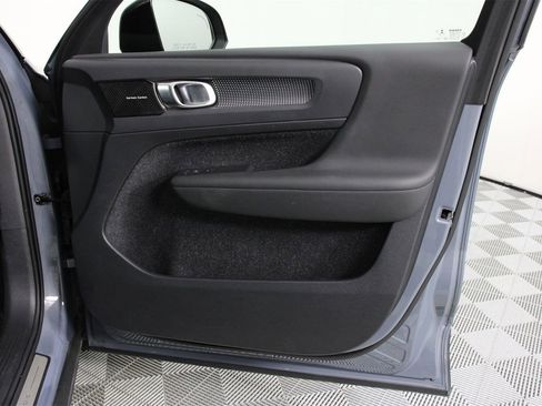 Used 2021 Volvo XC40 T5 R-Design w/ Protection Package Premier image 21