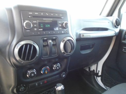 Used 2015 Jeep Wrangler Sport w/ Quick Order Package 24S AWD/4WD image 5