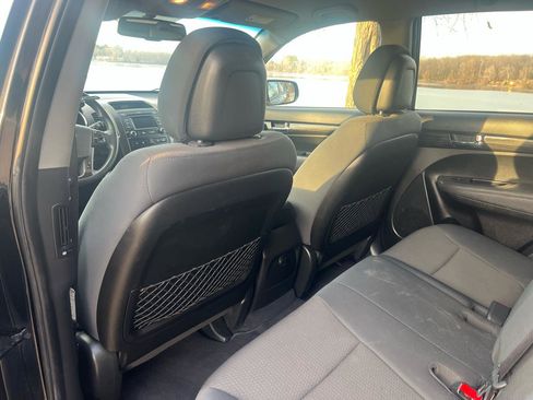 Used 2013 Kia Sorento LX w/ Convenience Pkg image 13