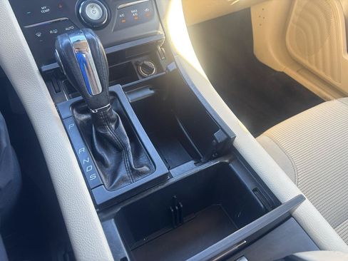 Used 2015 Ford Taurus SEL w/ Equipment Group 201A AWD/4WD image 19