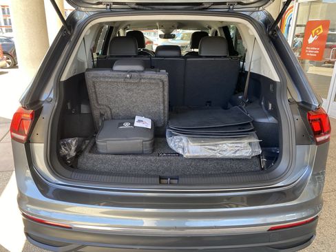 Certified 2023 Volkswagen Tiguan SE FWD image 15