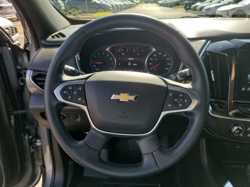 Used 2023 Chevrolet Traverse LT w/ Rear Camera Mirror Package FWD image 29