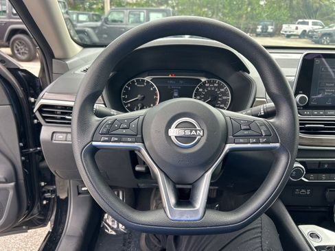 Used 2024 Nissan Altima 2.5 SV image 15