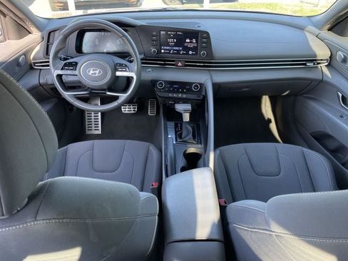 Used 2025 Hyundai Elantra Sport FWD image 9