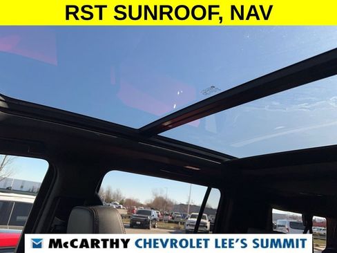 Used 2022 Chevrolet Suburban RST w/ Luxury Package image 6
