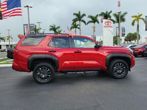 Used 2025 Toyota 4Runner SR5 AWD/4WD image 13