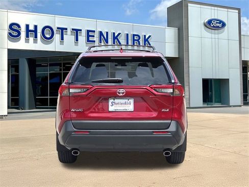 Used 2023 Toyota RAV4 XLE Premium image 7