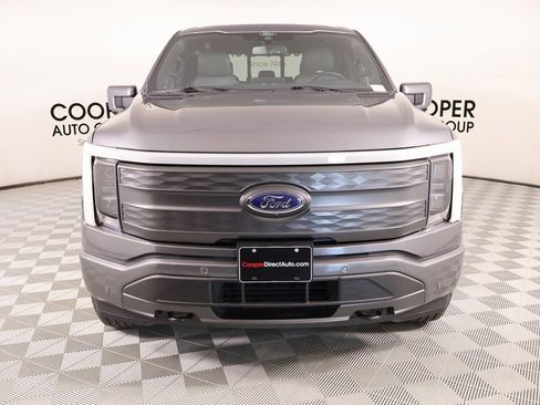 Used 2022 Ford F150 Lightning Lariat image 11