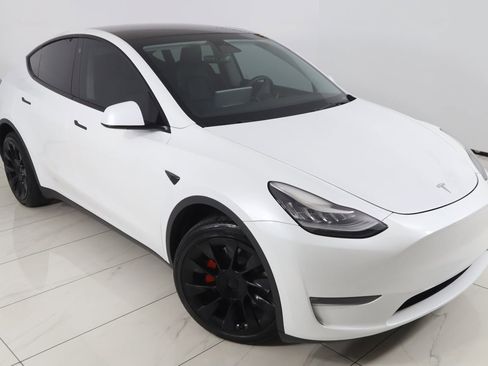 Used 2023 Tesla Model Y Long Range image 18