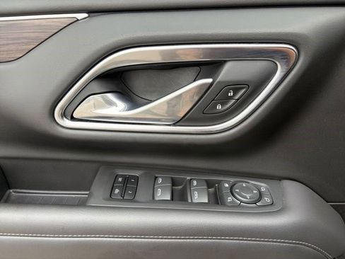 Certified 2021 Chevrolet Suburban Z71 w/ Z71 Off-Road Package AWD/4WD image 4