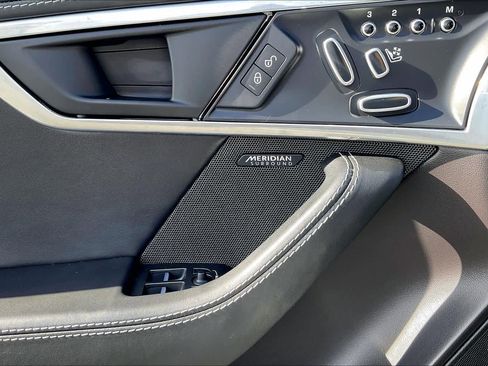 Used 2020 Jaguar F-TYPE R image 32