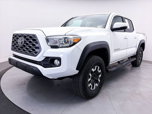 Used 2021 Toyota Tacoma TRD Off-Road w/ Technology Package AWD/4WD image 12