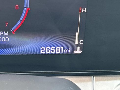 Used 2025 Chevrolet Trax LT image 28