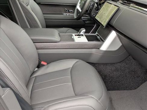 New 2025 Land Rover Range Rover SE image 18