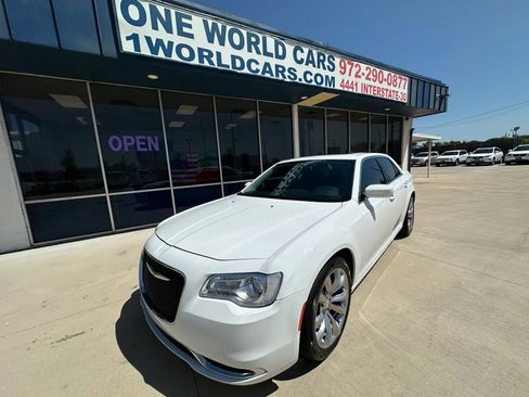 Used 2018 Chrysler 300 Touring L RWD image 1