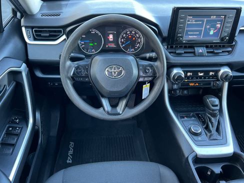 Used 2020 Toyota RAV4 LE w/ Carpet Mat Package image 15