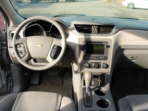 Used 2017 Chevrolet Traverse LS AWD/4WD image 23