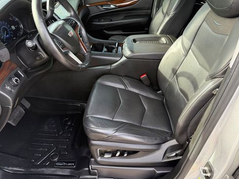 Used 2019 Cadillac Escalade Premium Luxury w/ LPO, Radiant Package image 10