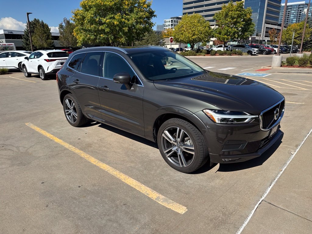 Used 2020 Volvo XC60 T5 Momentum w/ Protection Package AWD/4WD image 2