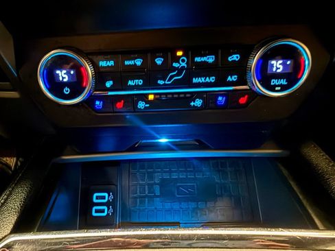 Used 2019 Ford Expedition XLT w/ Equipment Group 202A AWD/4WD image 22