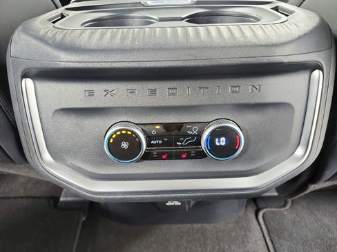 Used 2025 Ford Expedition Platinum AWD/4WD image 38