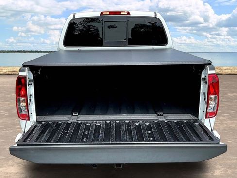 Used 2021 Nissan Frontier SV w/ Midnight Edition Floor Mats AWD/4WD image 9