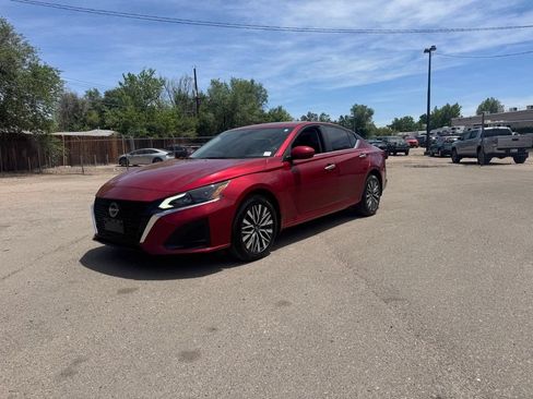 Used 2023 Nissan Altima 2.5 SV AWD/4WD image 1