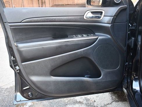 Used 2016 Jeep Grand Cherokee Laredo image 15