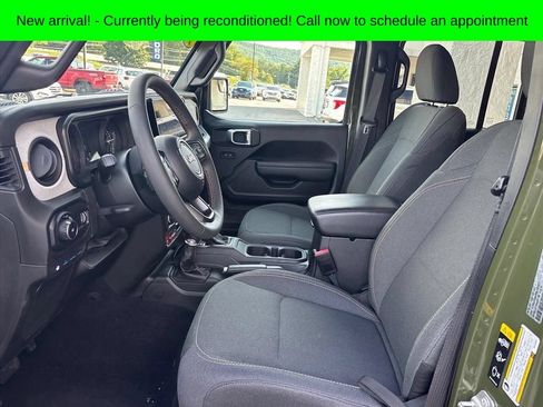 Used 2024 Jeep Wrangler Unlimited AWD/4WD image 9