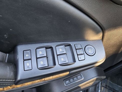 Used 2015 GMC Yukon Denali w/ Premium Package image 18