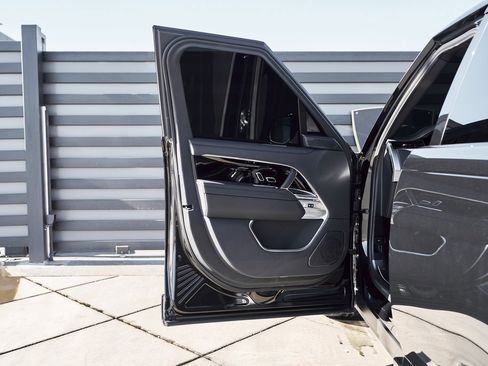 Used 2025 Land Rover Range Rover Long Wheelbase Autobiography image 27