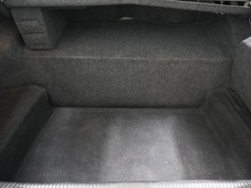 Used 2005 Lincoln Town Car Signature Limited image 16