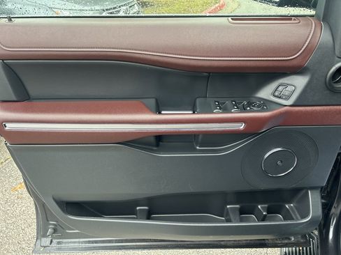 Used 2024 Ford Expedition Max Limited image 9