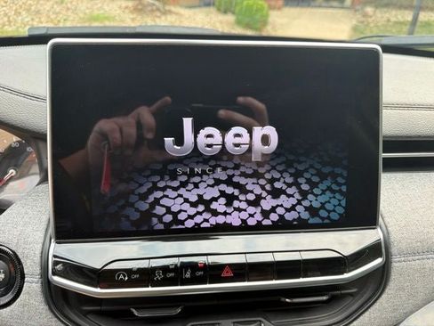 Used 2023 Jeep Compass Latitude AWD/4WD image 12