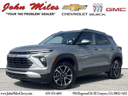 Used 2025 Chevrolet TrailBlazer LT image 1