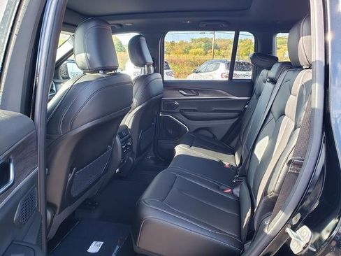 New 2025 Jeep Grand Cherokee Limited w/ Black Appearance Package image 15