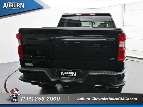 Used 2021 Chevrolet Silverado 1500 LT Trail Boss w/ Convenience Package II image 3