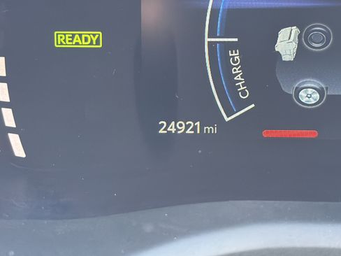 Used 2025 Toyota Camry SE w/ Multimedia Upgrade Package image 22