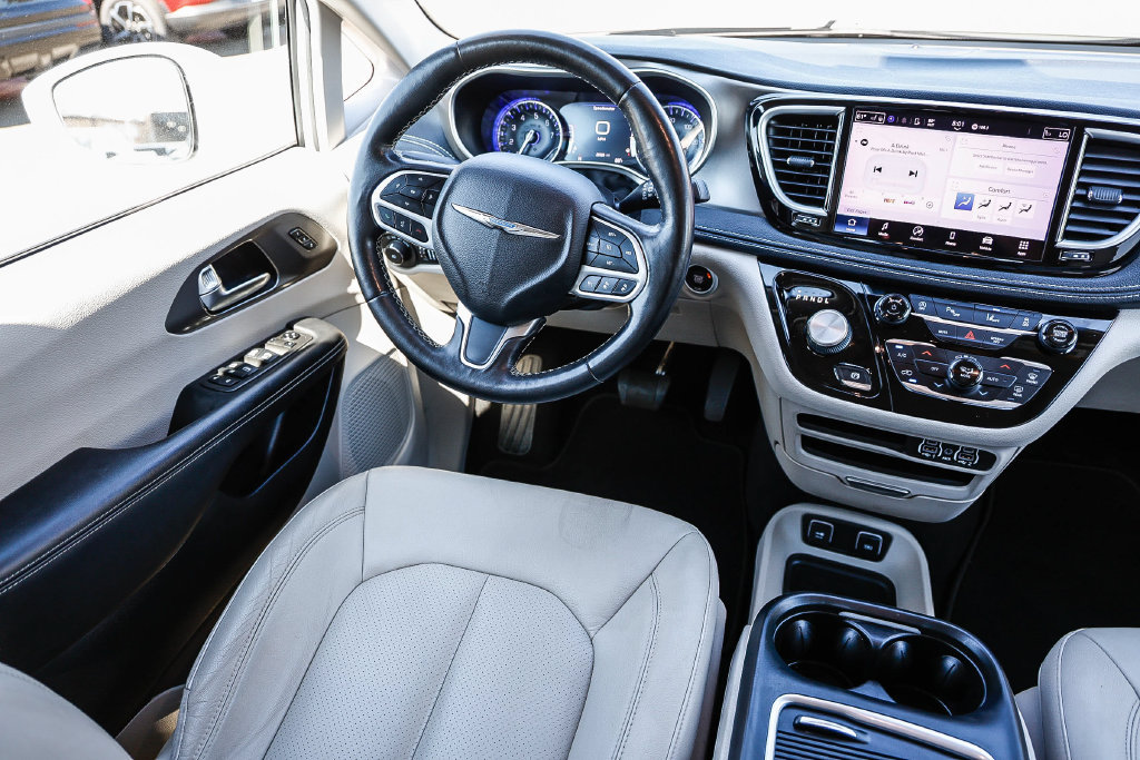 Used 2021 Chrysler Pacifica Touring-L FWD image 21