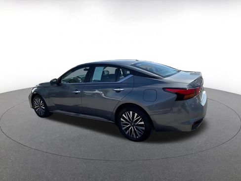 Used 2025 Nissan Altima 2.5 SV image 10