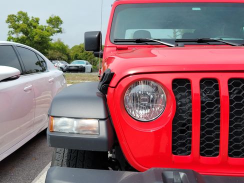 Used 2023 Jeep Gladiator Sport image 6