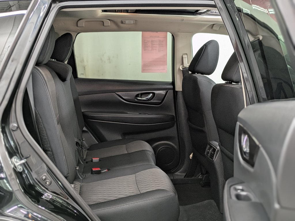 Used 2018 Nissan Rogue SV AWD/4WD image 22