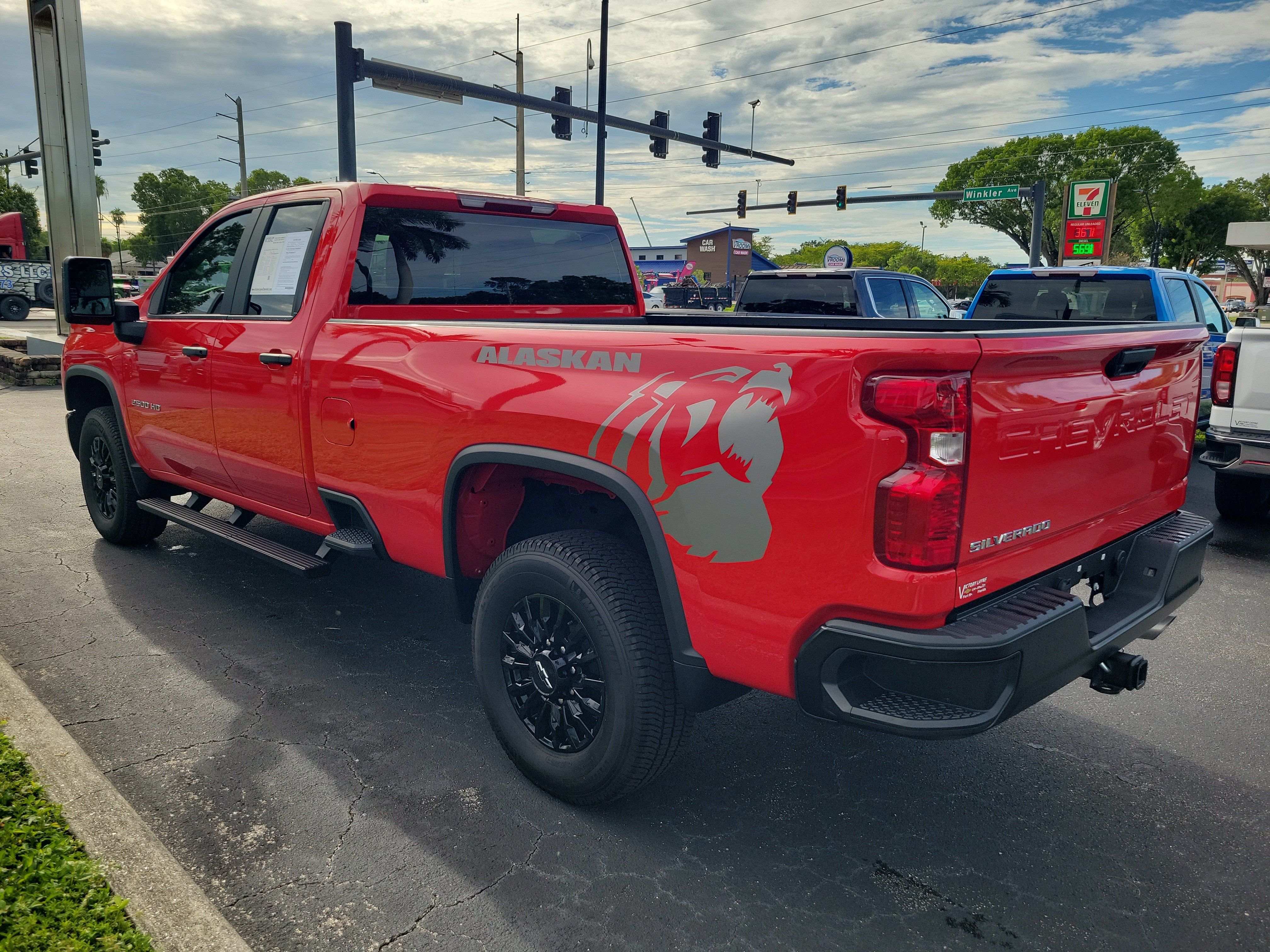 Used 2026 Chevrolet Silverado 2500 W/T AWD/4WD image 3