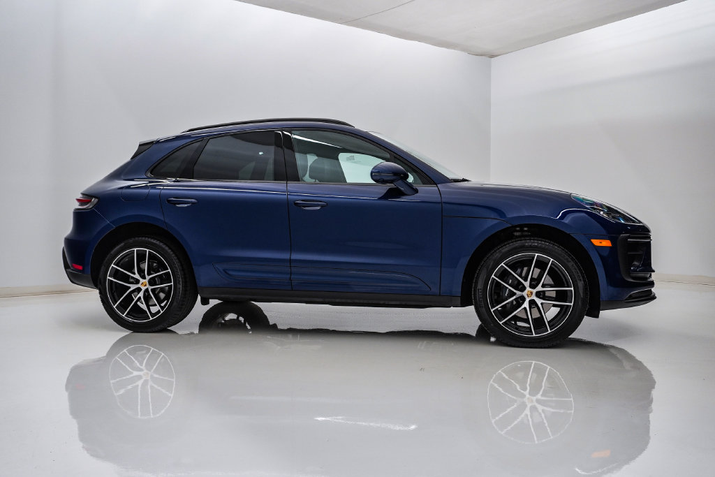 Certified 2026 Porsche Macan AWD/4WD image 9