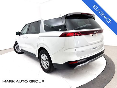 Used 2024 Kia Carnival LX FWD image 2