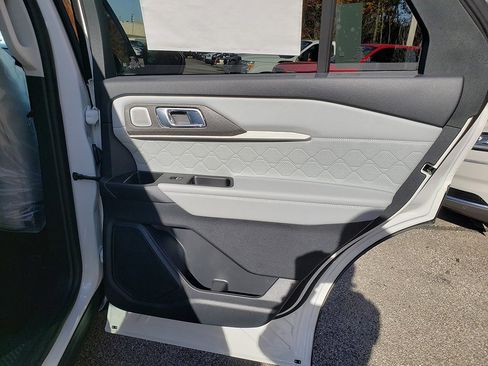 New 2026 Ford Explorer Platinum w/ LUX Leather Package image 17